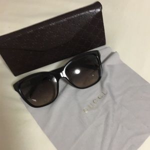 Gucci sunglass